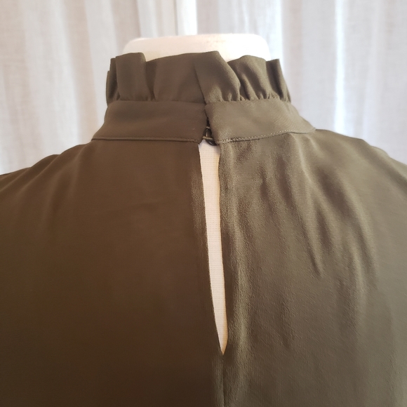 NWT Lafayette 148 Silk Sleeveless Blouse with Ruffle mock neck - Picture 4 of 6